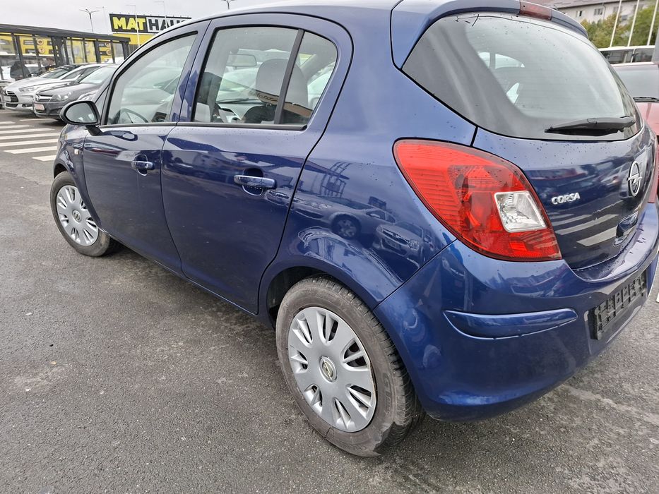 Opel corsa d. 1.2 benzina. 2009. 162400km .