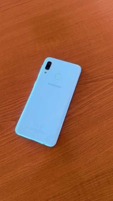 Продавам 6 бр. Мобилни телефони Samsung A20 e