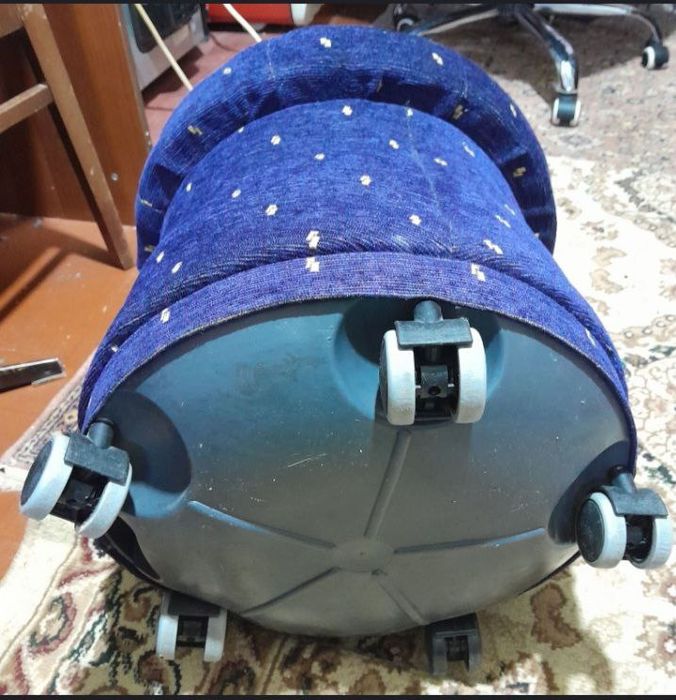 Пуфик на калесиках