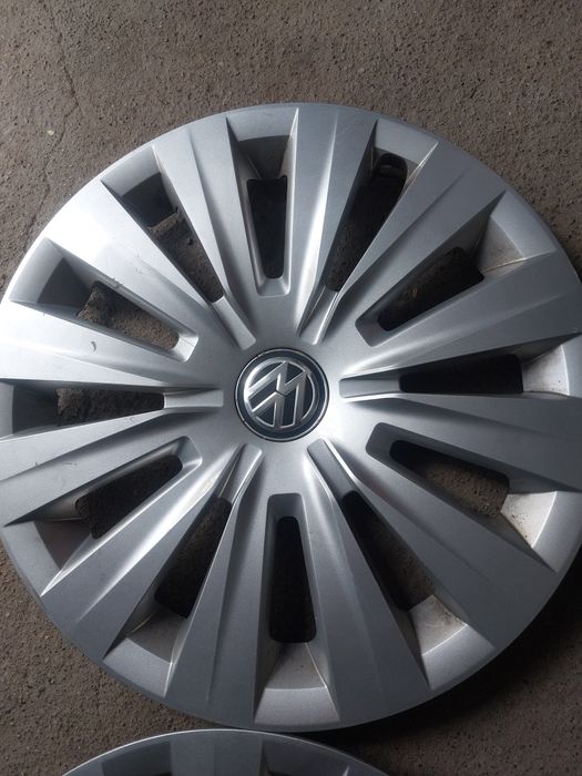 Vând un set capace vw cu dimensiunea de  R 15 stare foarte bună crăpăt