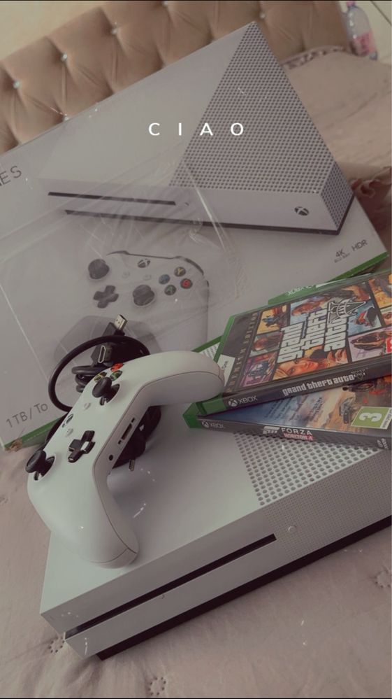 Vând xbox one s 1T