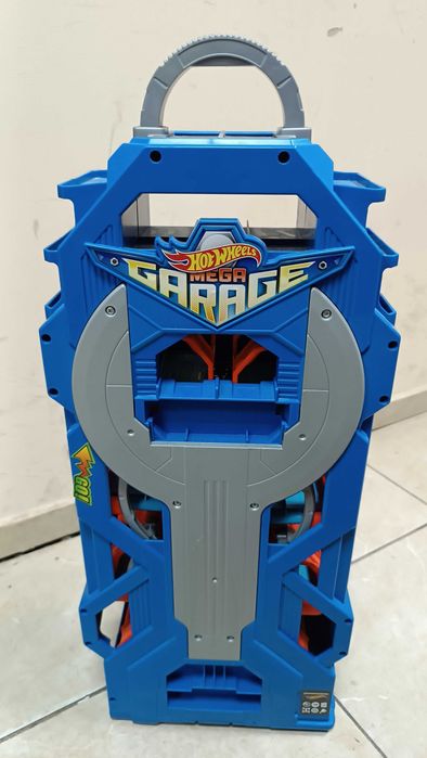 Игрален комплект Hot Wheels мега гараж