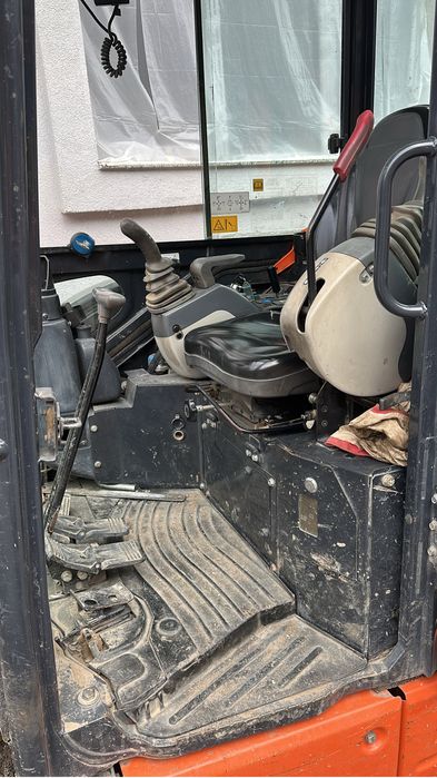 Miniexcavator hitachi 26U
