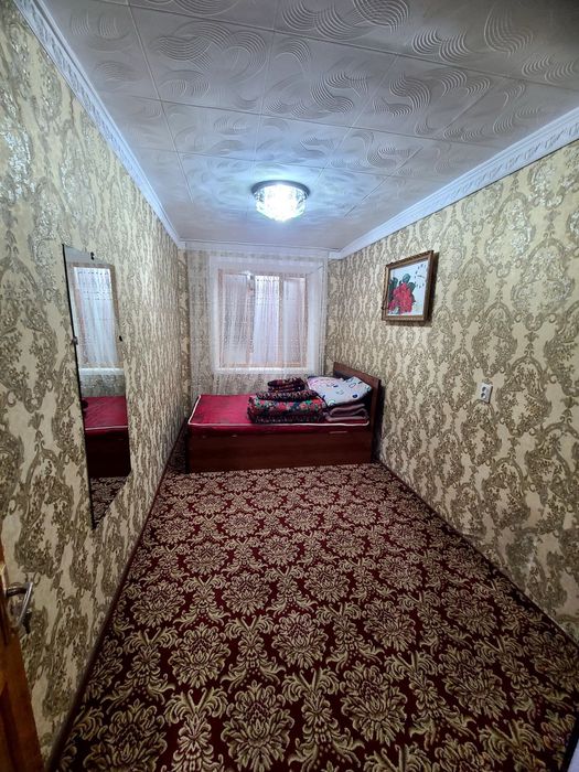 Сотилади.. 2 хона 1 этаж, Берёзка, 1 микрорайон