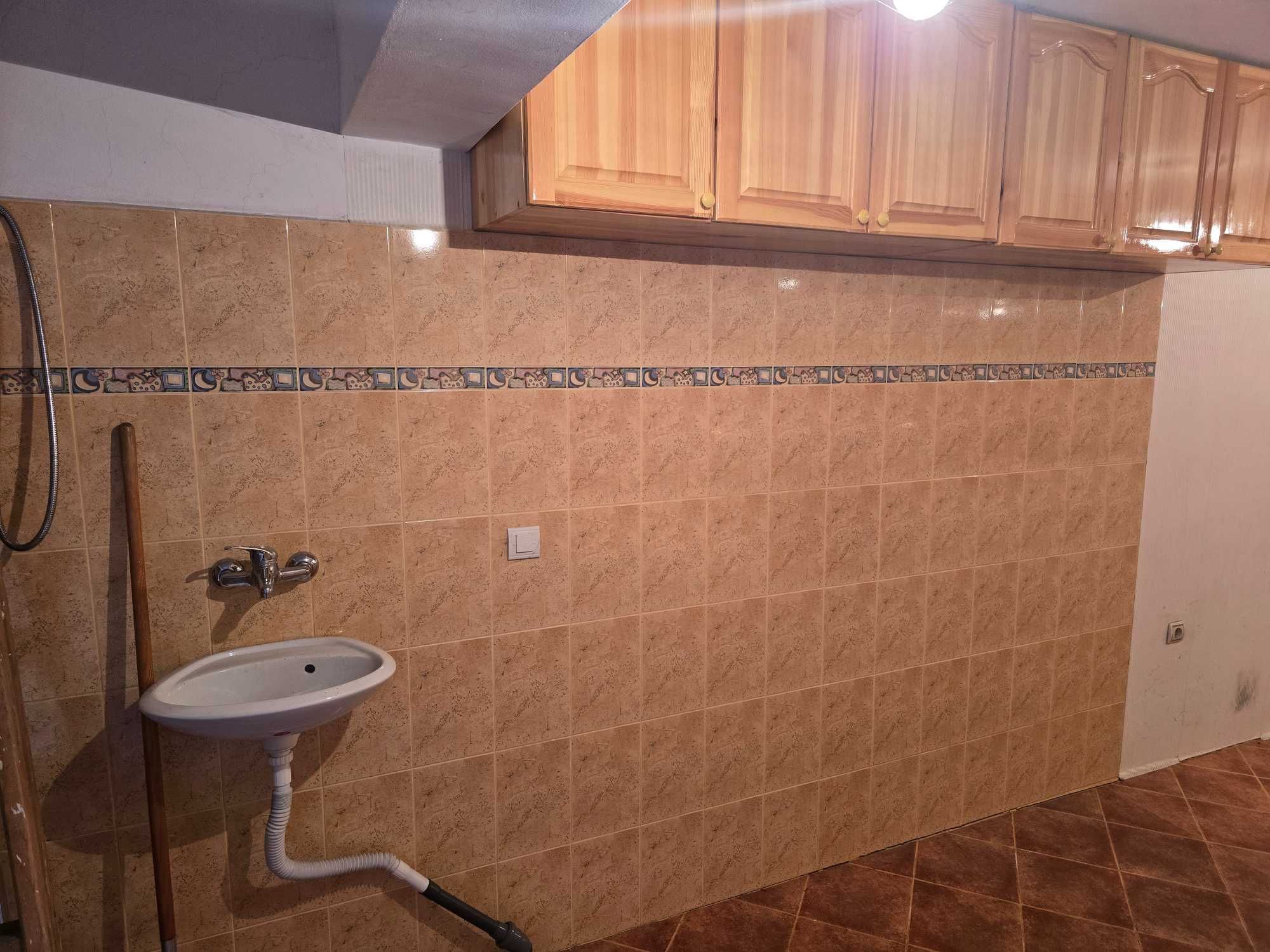 Продавам гараж в кв. Карпузица, София