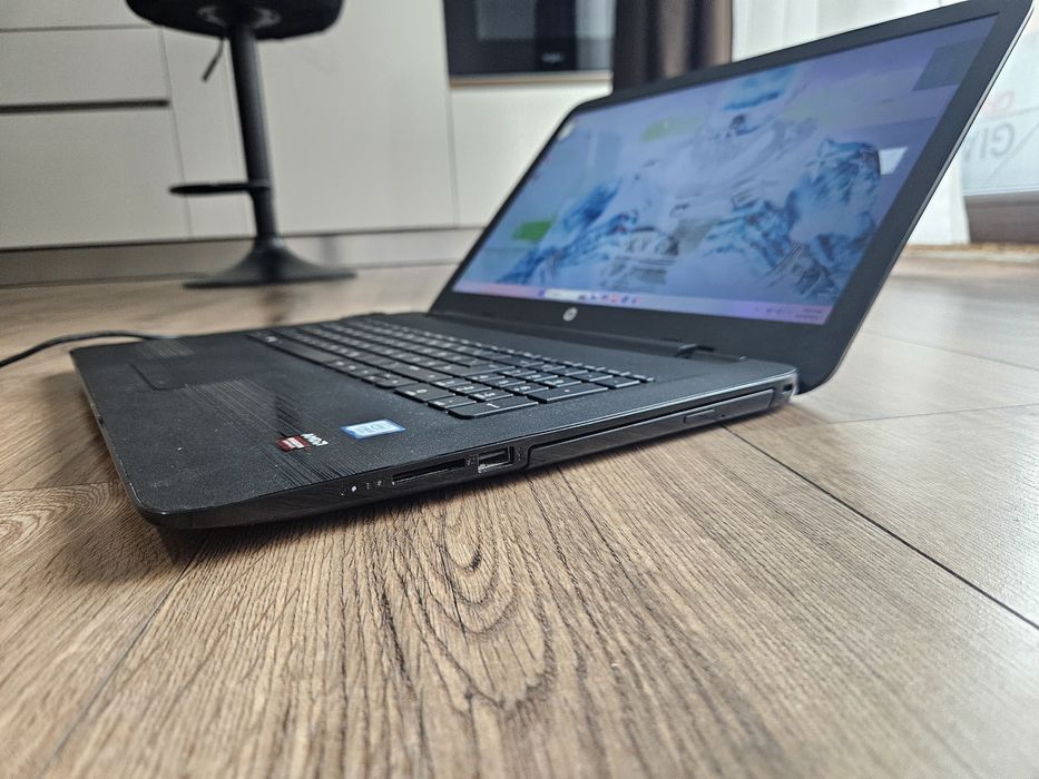 Laptop Gaming HP 17.3 LED, Intel i5 7th, 8GB DDR4, 2 placi video, SSD