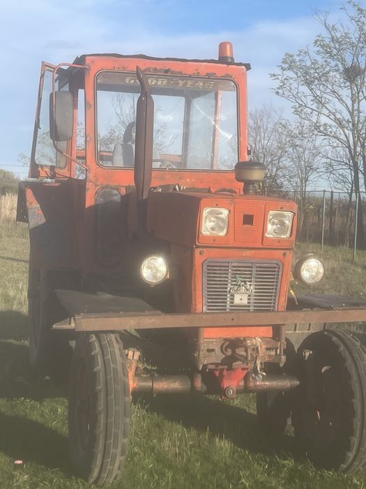 Tractor Universal 650