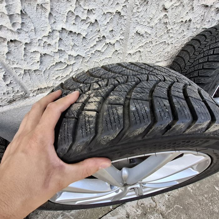Anvelope iarna 235/45/R17