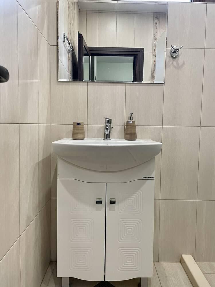 Дава се под наем Двустаен апартамент в Бургас, Сарафово - 65 кв.м за 408 € - Снимка #3