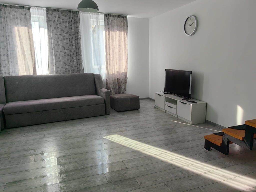 Casa ultracentrala de închiriat