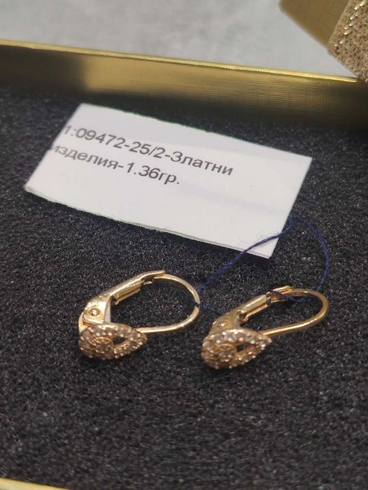 Обеци от 14к злато 


Изделията са полирани и почистени!!