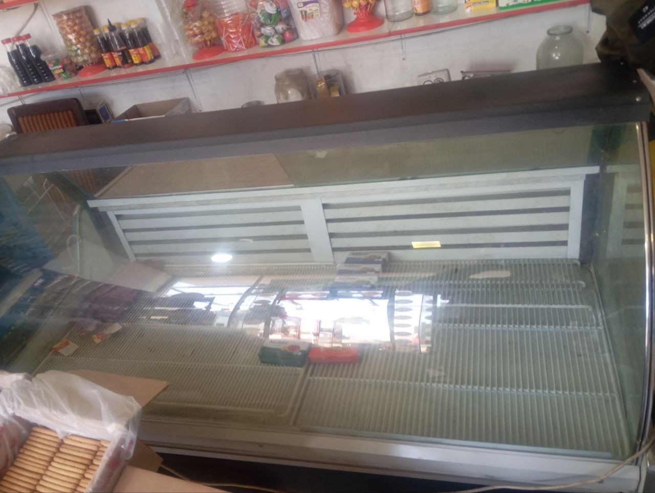 Muzlatgich sotiladi 3ta 2 yarim mlndan srochna. Bugun olganga 2mlndan