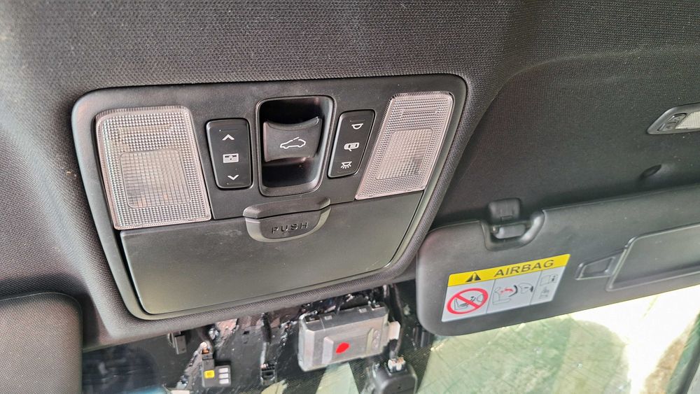 Черен централен плафон + черни сенници и др. KIA Seed