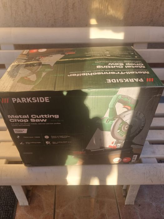 Masina de taiat metal tip ghilotina