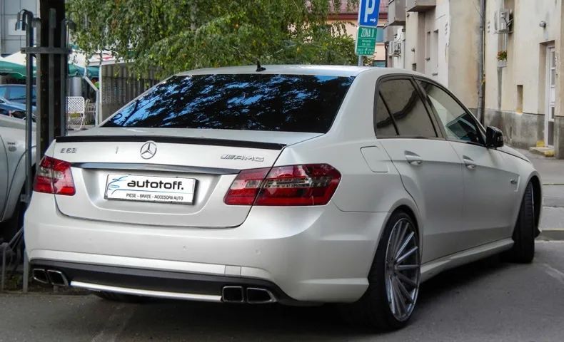 Eleron portbagaj Mercedes W212 E-Class (09-16) AMG Design negru lucios