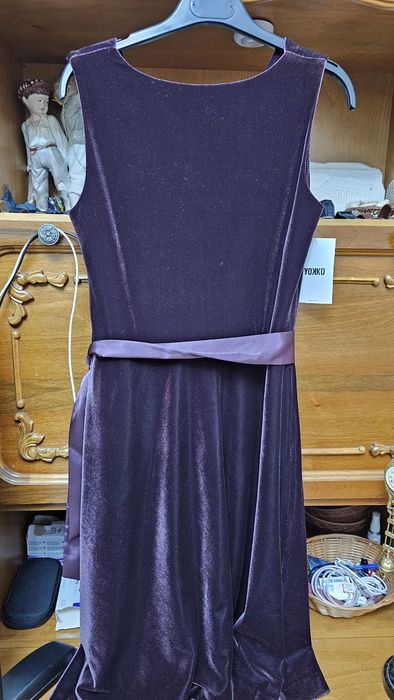 Vand rochie de catifea.