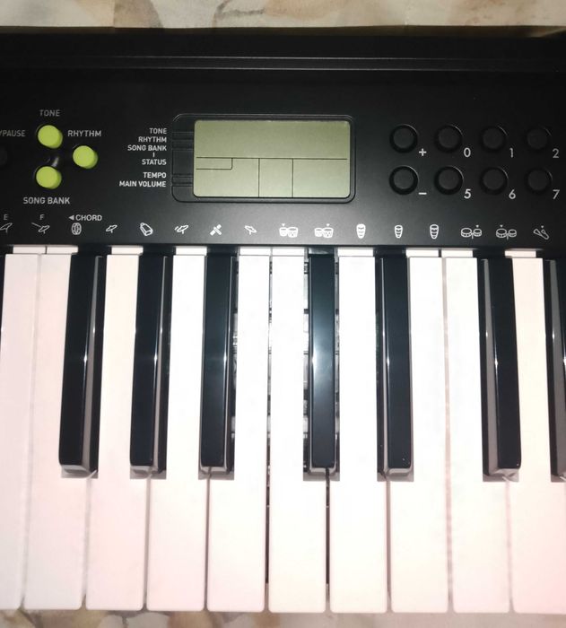 Синтезатор Casio CTK-240 + оригинален адаптор