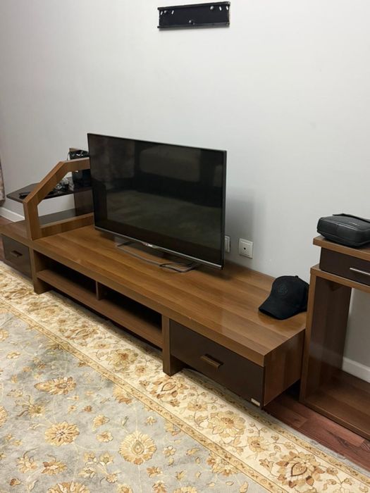 Мягкая мебель и подставка под телевизор