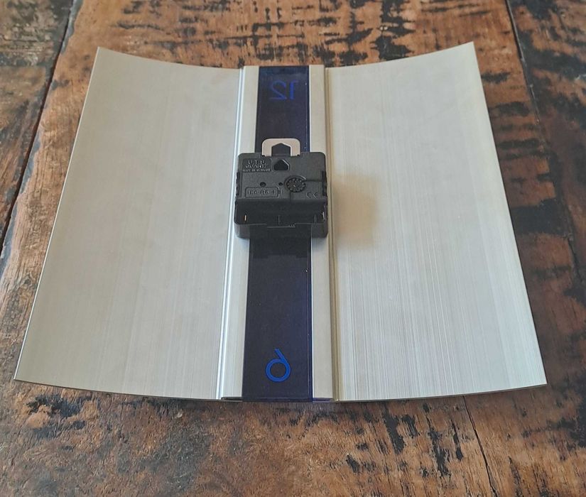 часовник стенен алуминиев сребро със синьо Хенкелс Henkels Германия