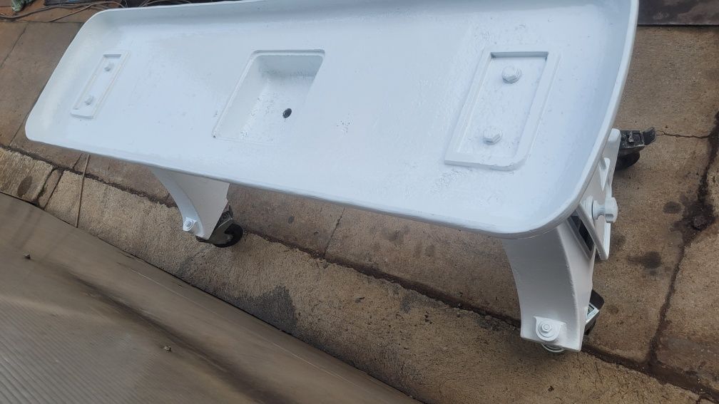 masa fonta veche emailata cu picioare de metal turnate antice