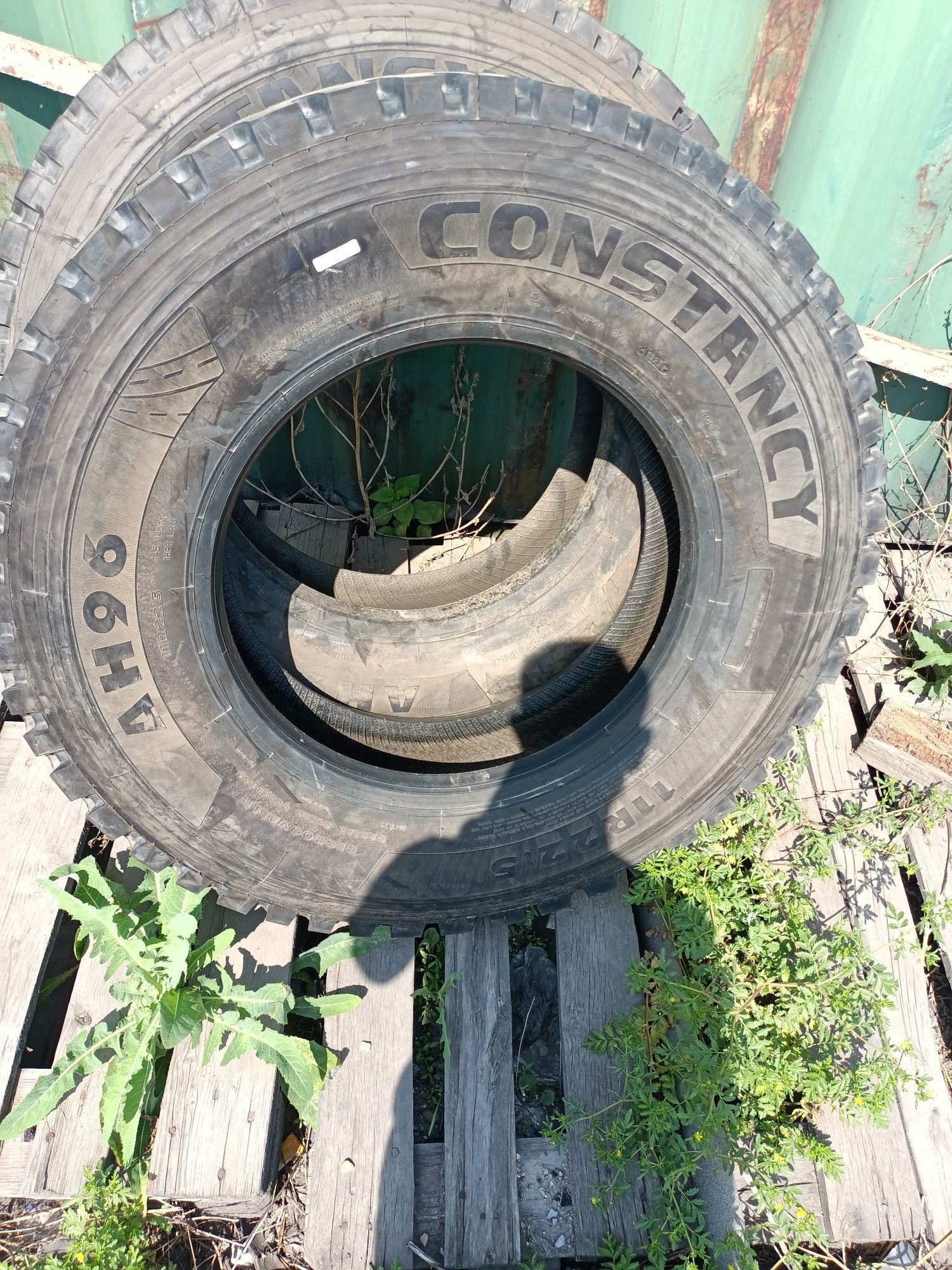Продам грузовую  резину Constancy AH96 11/100 R22.5 148M
