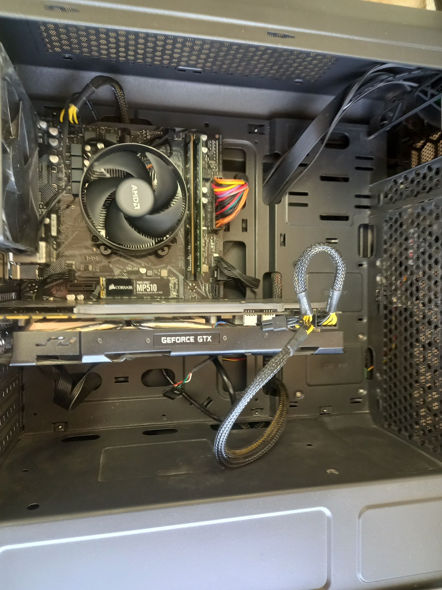 Геймърски компютър AMD Ryzen 5 3600 24gb SSD  GTX 1070 8gb