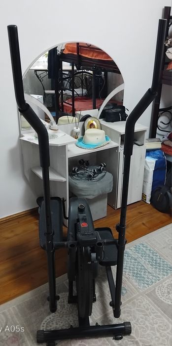 Bicicletă eliptică