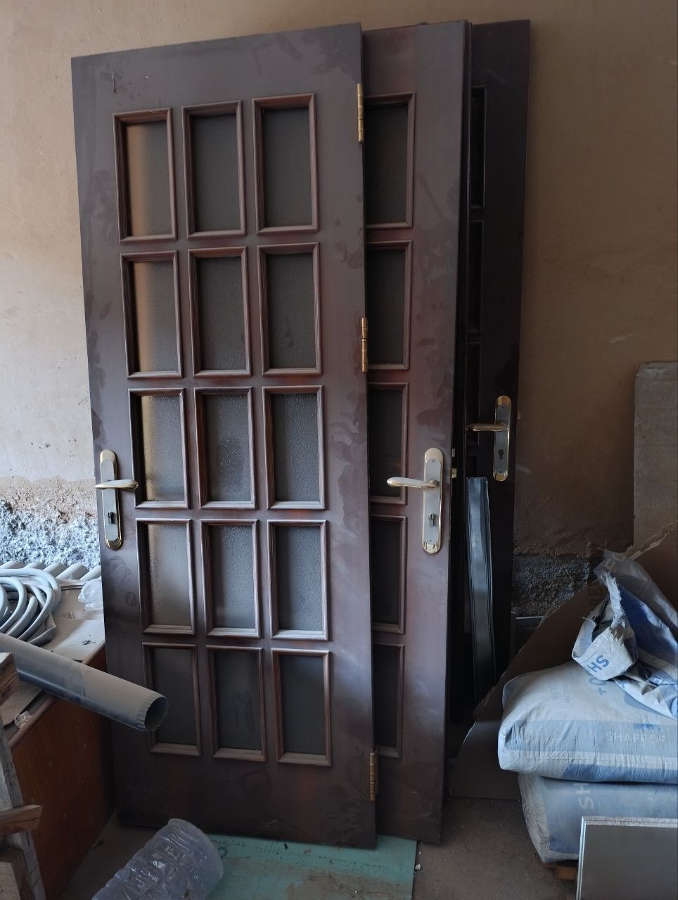 B/u eshiklar sotiladi holati zor,ogir ,95*2,20