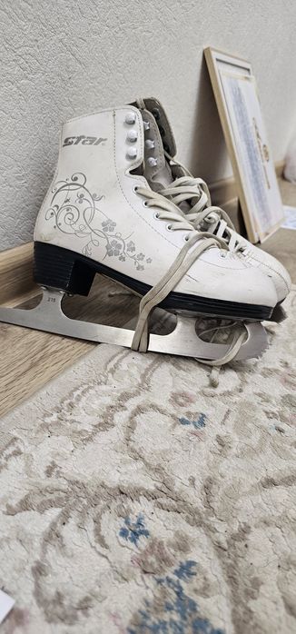 Коньки женски отличном