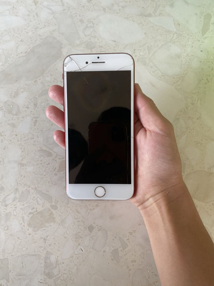 Iphone 7 zapchas sotiladi usta 250 minga tuzatb beradi joyi 128gb