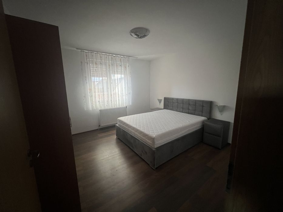 Proprietar ofer Ap 2 camere cu loc de parcare