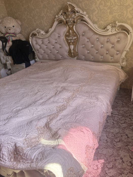 Двухспальная кровать