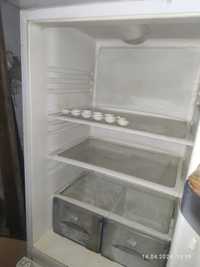 Продам холодильник на запчасти не морозит