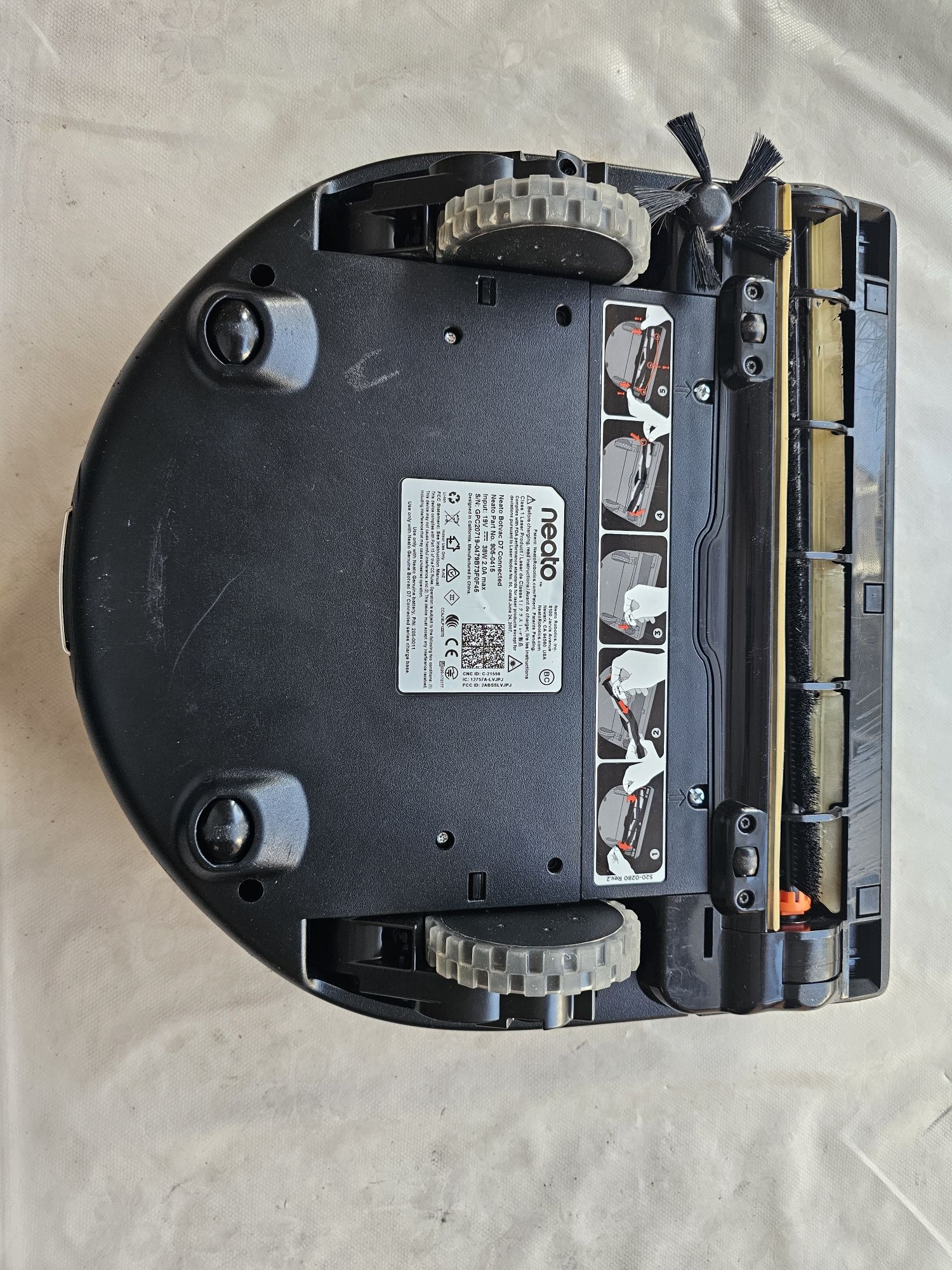 Робот прахосмукачка Neato D7