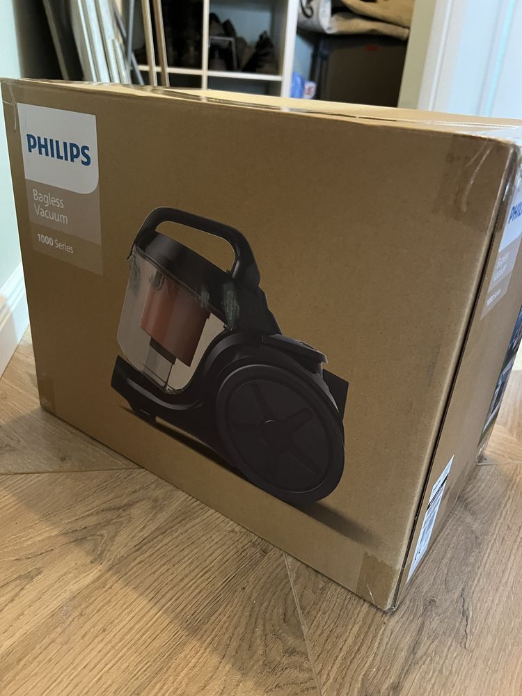 Чисти нова прахосмукачка Philips