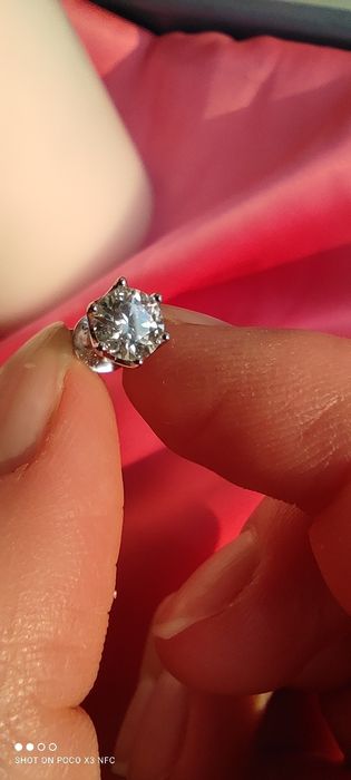 Гвоздики с муассанитом