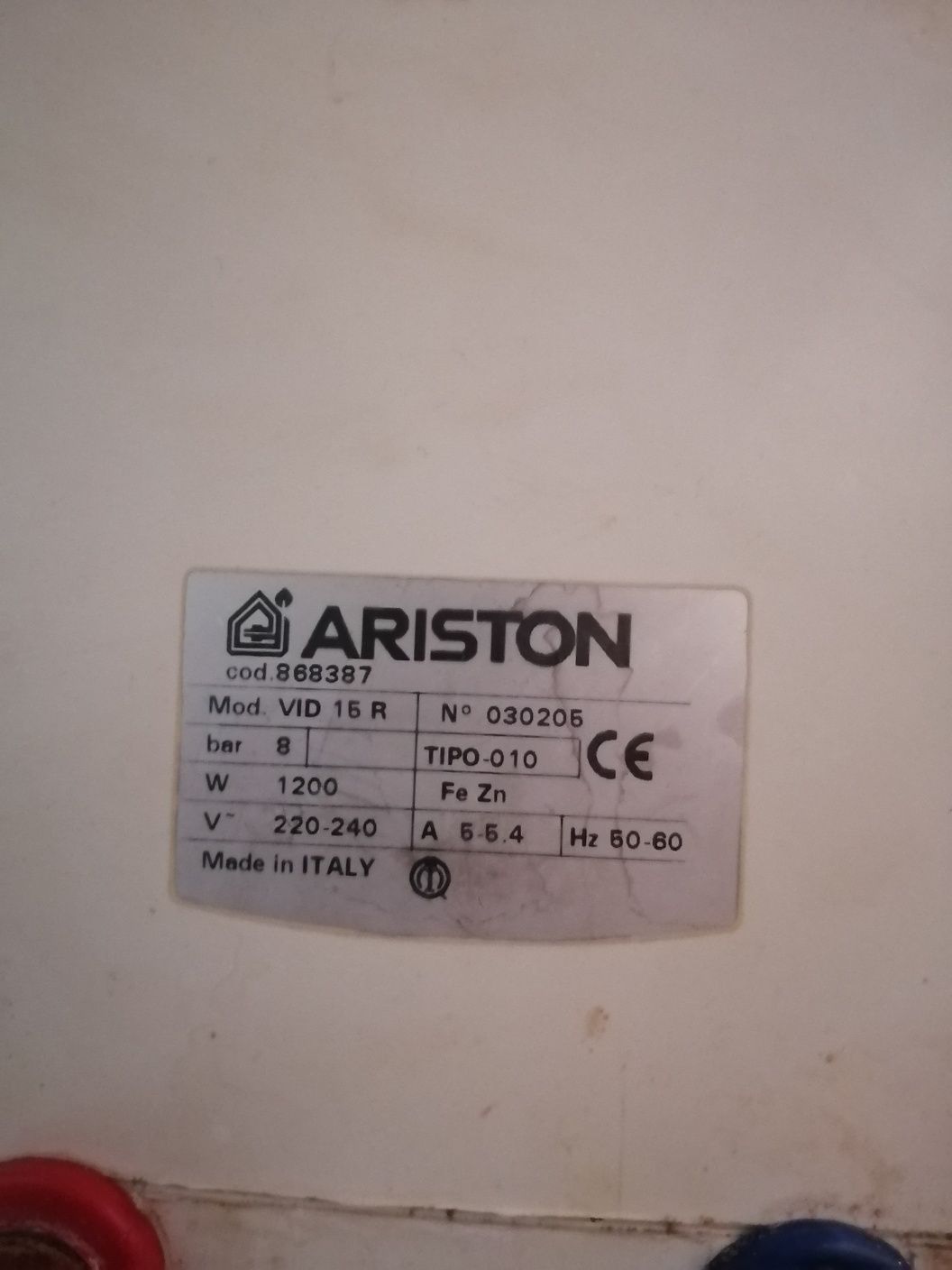 Vând boiler Ariston 15 l
