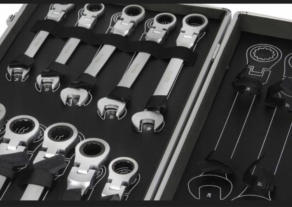 Звездогаечни чупещи тресчотни ключове 6-32мм в куфар KraftWorld