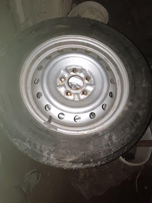 Гуми 215/65/16 с джанти 5х114.3 от Дайхатсу Териос