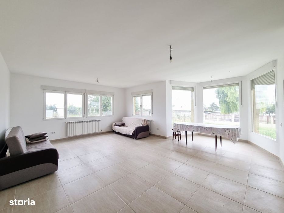 Vila spațioasă cu 4  dormitoare și teren 700 mp Tulucesti