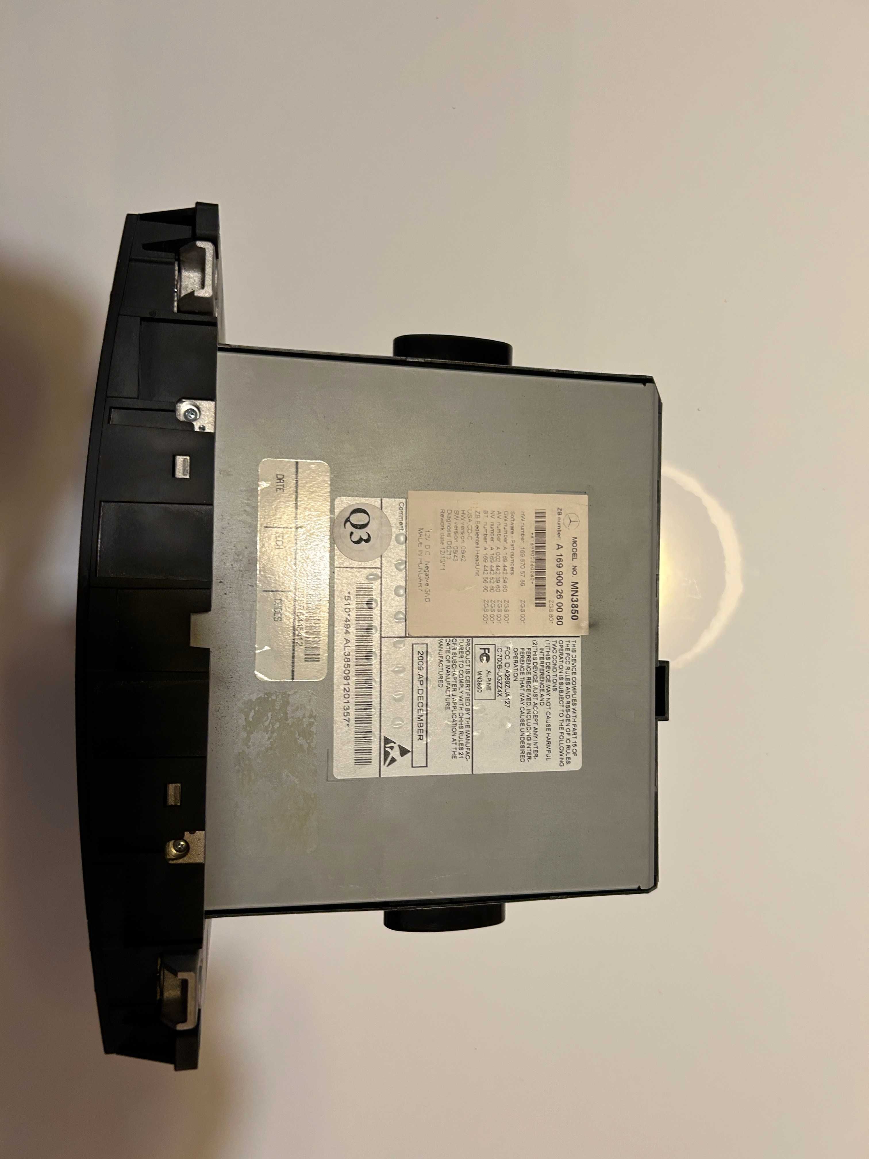 Оригинална мултимедия за Mercedes B Class – Radio/CD/BT-Harman Kardon