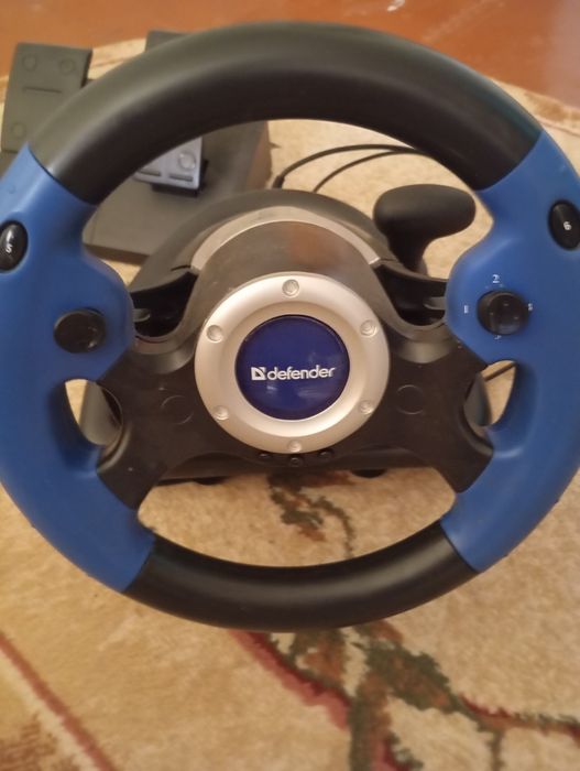 Игровой руль с педалями