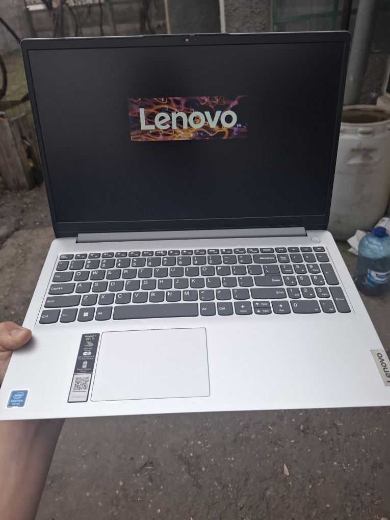 Leptop lenovo Aproape nou