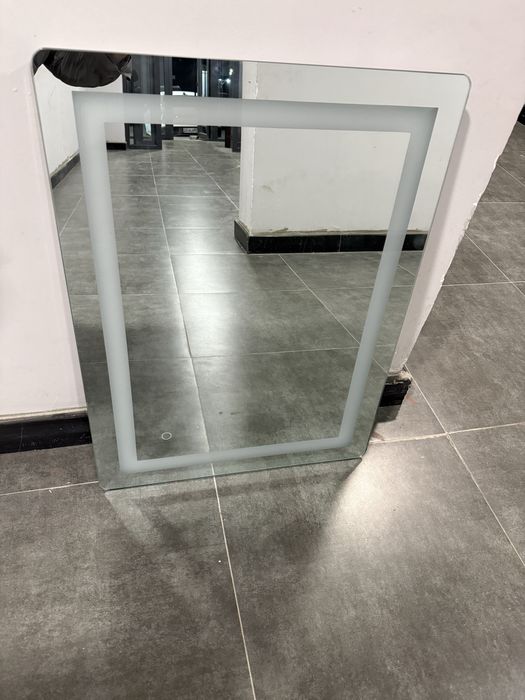 Продам зеркало с подсветкой
