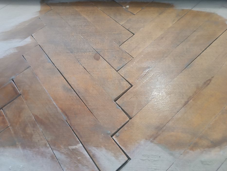 Паркет около 20 кв.м.