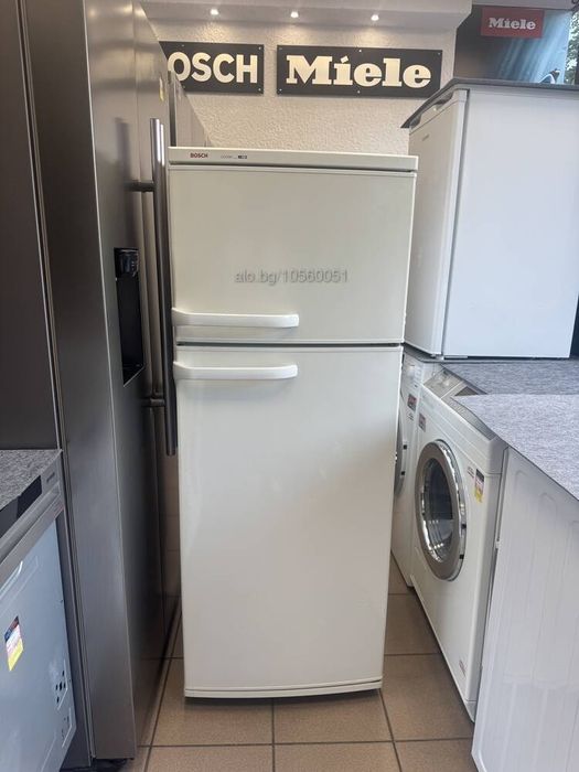 Хладилник с горна камера Bosch