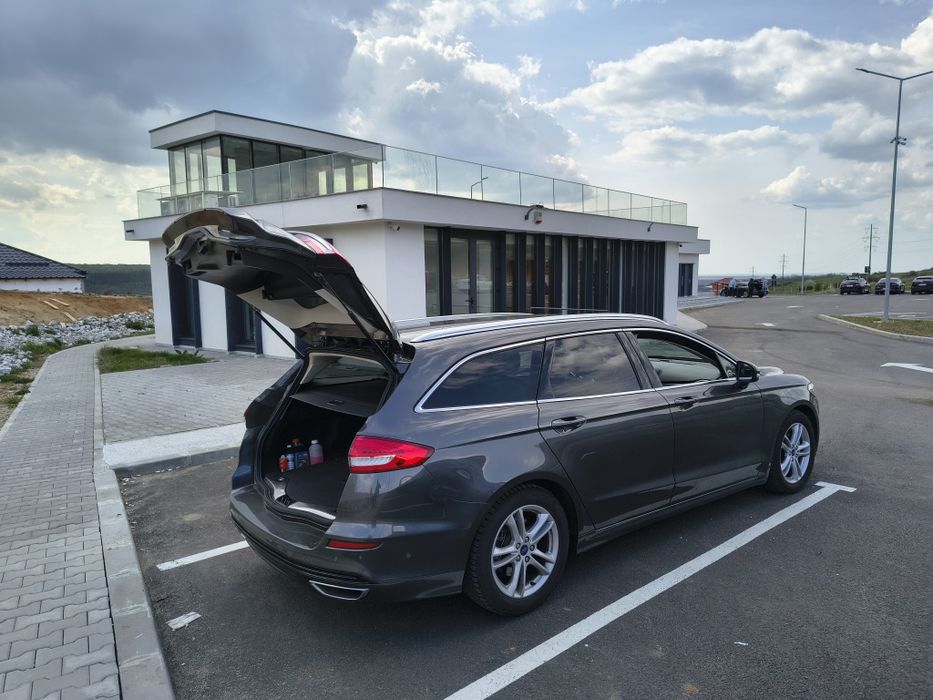 Vând Ford Mondeo 2019 impecabil, istoric complet Ford Carbenta,