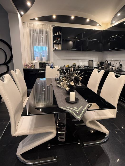 vand masa cu scaune la pretul de 1500 de lei