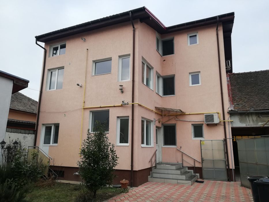 Închiriez vila zona Blascovici ( Balta verde)