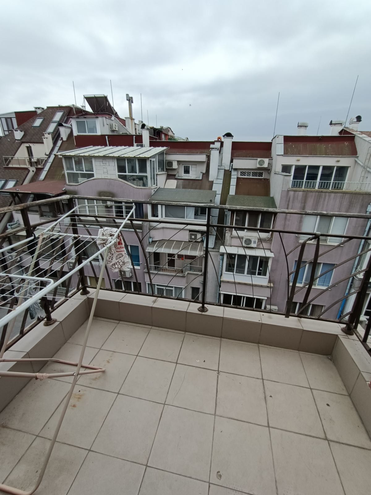 Тристаен апартамент, в широк център, тухлена кооперация